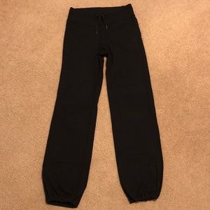 Lululemon Women’s Black Pant Size 6